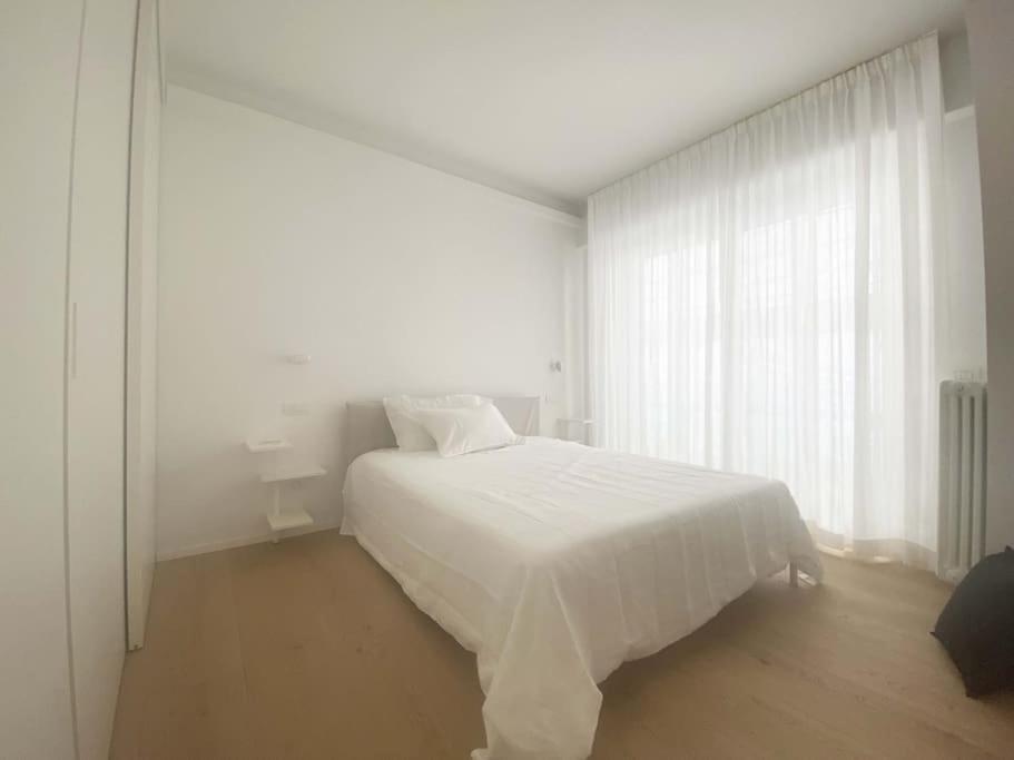 The Window On The Theatre And The Cathedral - Luxury Apartment Como Buitenkant foto