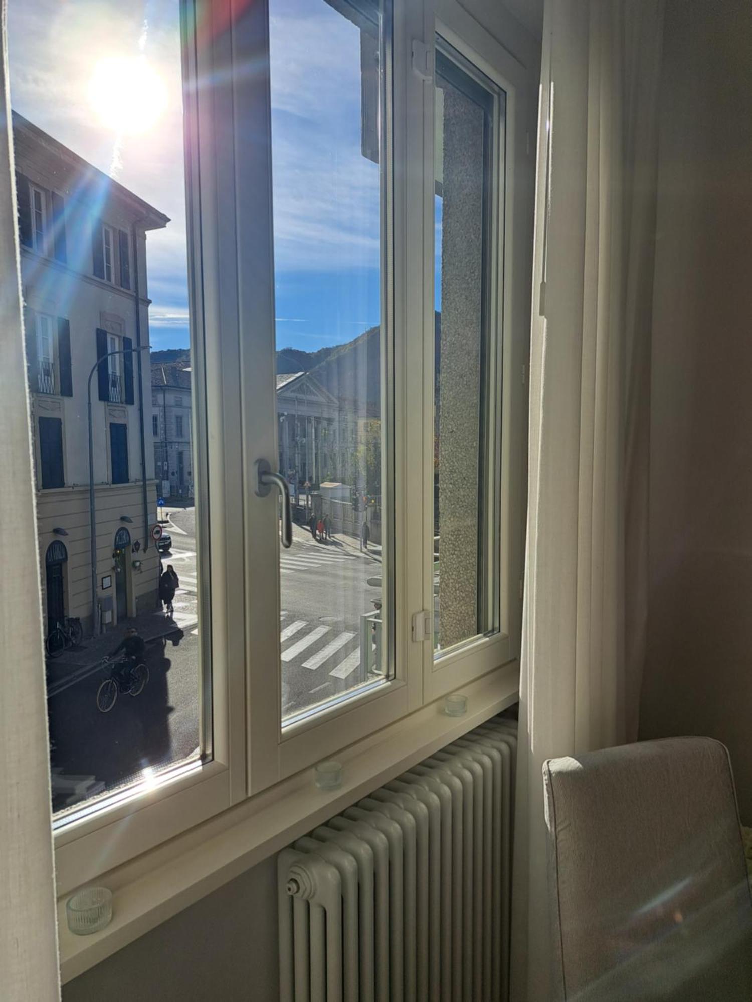 The Window On The Theatre And The Cathedral - Luxury Apartment Como Buitenkant foto