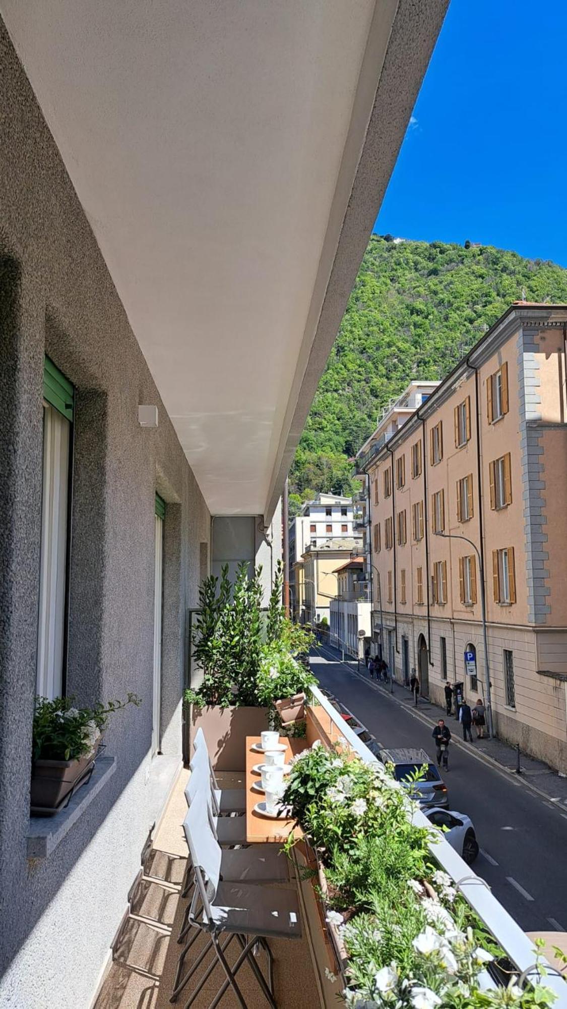 The Window On The Theatre And The Cathedral - Luxury Apartment Como Buitenkant foto